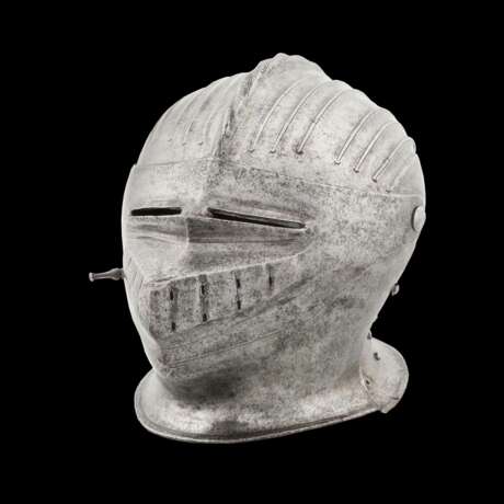 Geschlossener Helm mit maximilianischen Dekor, süddeutsch um 1520 - photo 2