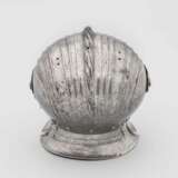 Geschlossener Helm mit maximilianischen Dekor, süddeutsch um 1520 - photo 4