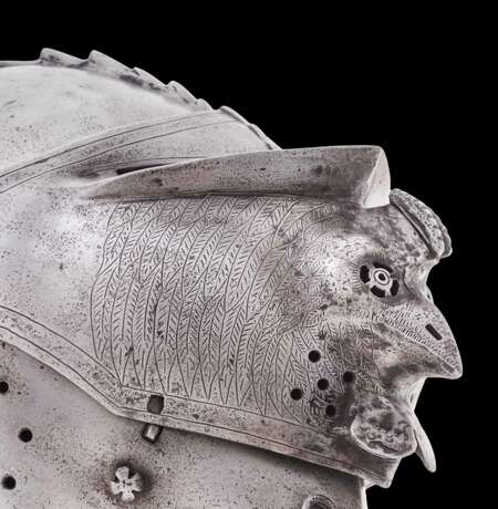Geschlossener Helm mit seltenem Hahnenkopfvisier, deutsch oder Italien um 1540 - photo 6