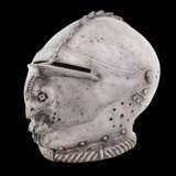 Geschlossener Helm mit seltenem Hahnenkopfvisier, deutsch oder Italien um 1540 - photo 10
