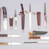 Konvolut von verschiedenen Messern und Messerteilen - Foto 1