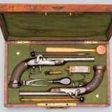 Ein Paar Perkussions-Pistolen von Jean LePage in Paris um 1810 im Kasten - Foto 1