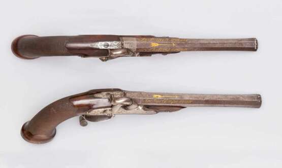 Ein Paar Perkussions-Pistolen von Jean LePage in Paris um 1810 im Kasten - Foto 2