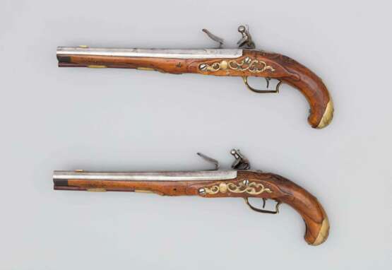 Ein Paar Steinschloss-Pistolen, deutsch oder böhmisch 18. Jahrhundert - photo 3