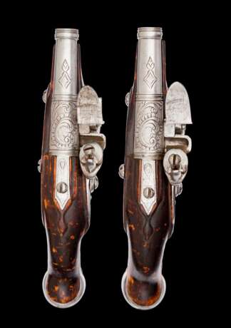 Ein Paar Steinschloss-Reisepistolen, Frankreich Mitte 18. Jahrhundert - Foto 2
