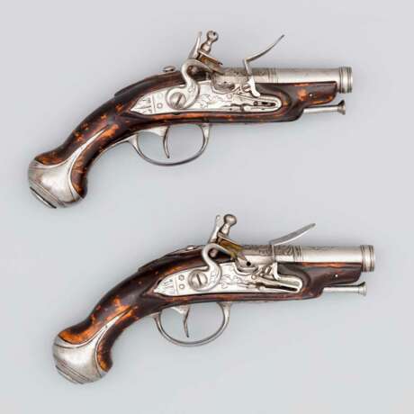 Ein Paar Steinschloss-Reisepistolen, Frankreich Mitte 18. Jahrhundert - Foto 3