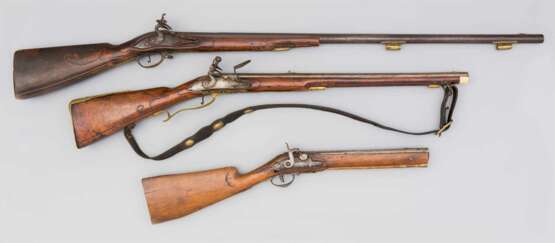 Konvolut von drei Gewehren 18./19.Jahrhundert - Foto 1