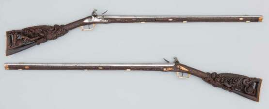 Steinschlossgewehr mit besonders gearbeitetem Holzschaft, wohl Böhmen um 1760 - Foto 2