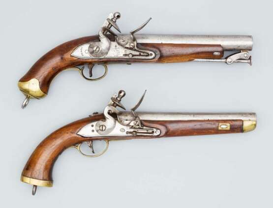 Großbritannien, zwei militärische Steinschlosspistolen 18./19.Jahrhundert - фото 1