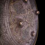 Gold- und silberverziertes durchbrochenes Rundschild, persisch um 1820 - photo 2