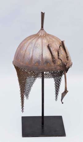 Silber- und goldtauschierter Helm Kulah Khud, Indien Lahore 19. Jahrhundert - photo 3