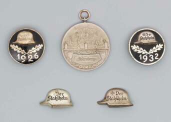 Weimarer Republik, Vier Stahlhelmbund Abzeichen und eine Oberländer-Medaille
