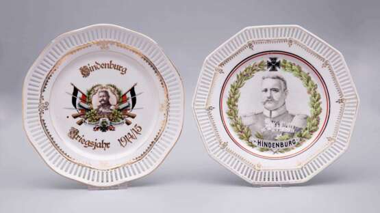 Weltkrieg, zwei patriotische Teller mit Gitterrand Erster Weltkrieg - фото 1