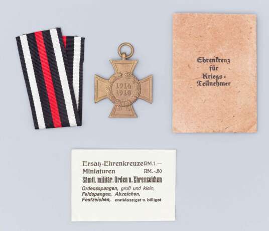 Ehrenkreuz für Kriegs-Teilnehmer im Verleihungstütchen - Foto 1