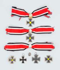 Konvolut von Eisernen Kreuzen und Ritterkreuzen - Sammleranfertigungen