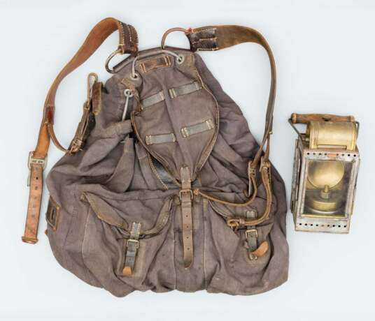 Luftwaffe, Rucksack mit Reichsbetriebsnummer von 1943 und Laterne dt. Reichsbahn - photo 1