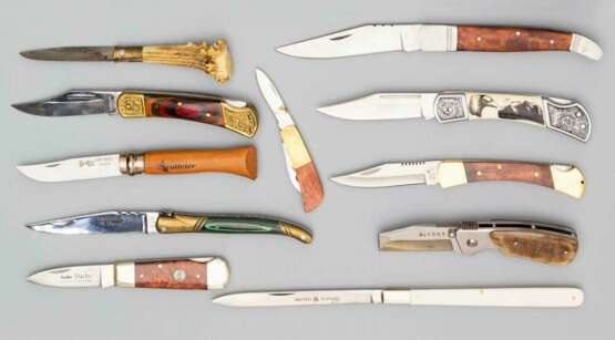 Konvolut von jagdlichen Taschenmesser verschiedenster Art und Etuis - фото 2