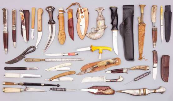 Konvolut von Messern und Dolchen 19.-21.Jahrhundert - Foto 1