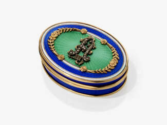 Ovale Deckeldose in der Art der Fabergé-Dosen