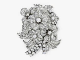 Brosche in Form eines Blumenbouquets mit feinen Diamanten