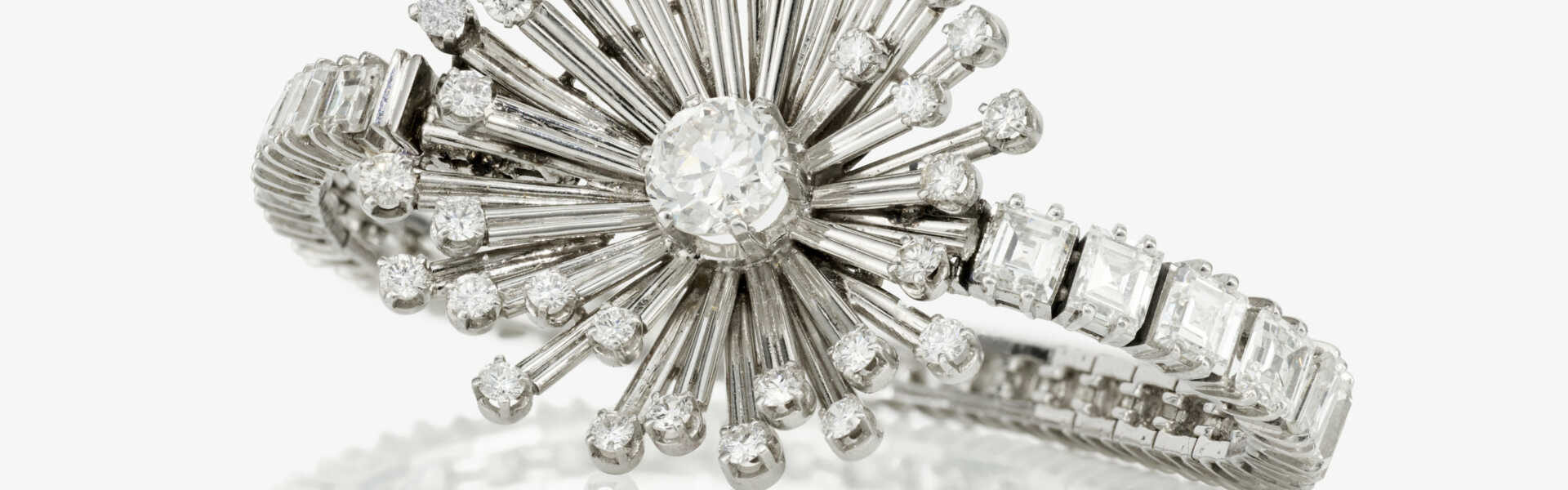 Diamantarmband mit blütenförmiger Schließe