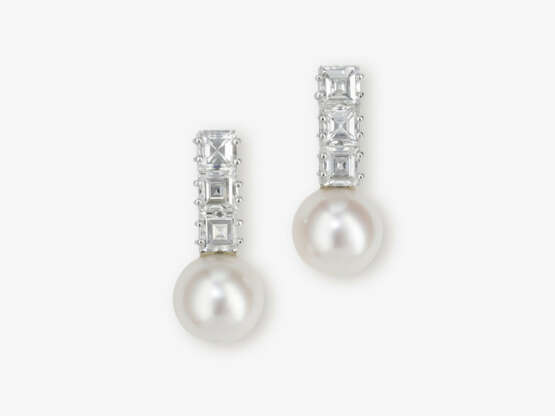 Ein Paar Ohrringe mit Zuchtperlen und Diamanten - photo 1