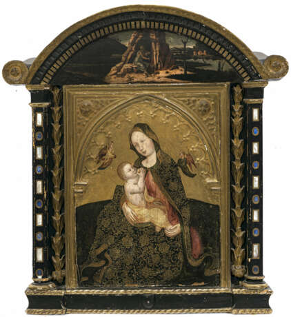 Italien Anfang 15. Jh. und später. Maria mit dem Kind und zwei Engeln - photo 1