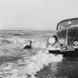 Marianne (Manni) Sayn-Wittgenstein. Strand von Grosseto in der Toskana (Im Wasser Fürst Ludwig/Udi zu Sayn-Wittgenstein). 1950 - Prix ​​des enchères