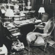 Karl Lagerfeld. Heimarbeit, mein Schreibtisch, der auch zum Zeichnen dient. 1988 - Auction archive