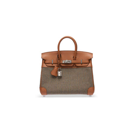 A LIMITED EDITION TOILE QUADRILLE & GOLD SWIFT LEATHER BIRKIN 25 WITH PALLADIUM HARDWARE - Foto 1