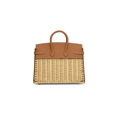 A LIMITED EDITION GOLD SWIFT LEATHER & OSIER PICNIC BIRKIN 25 WITH PALLADIUM HARDWARE - фото 3
