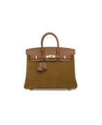 Sac à main. A LIMITED EDITION CHAMOIS VEAU GRIZZLY LEATHER &amp; GOLD SWIFT LEATHER BIRKIN 25 WITH GOLD HARDWARE