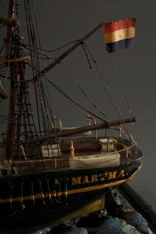 Diorama Vollschiffmodell "Martha" in Glaskasten, niederländische Beflaggung, Anfang 20.Jh., 30,5x45,5x21cm, Altersspuren - Foto 5
