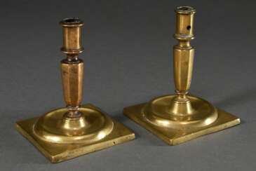 Baroque brass candlestick on square plinth on four small feet and baluster shaft, around 1700, h. 17cm, slight pressure marks and signs of age