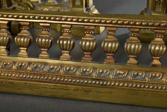 Gelbguss Kaminvorsatz im Louis XVI Stil mit klassischen Ornamentelementen, Ende 19.Jh., H. 35cm, L. 120cm (variabel), Alters- und Gebrauchsspuren - Foto 3