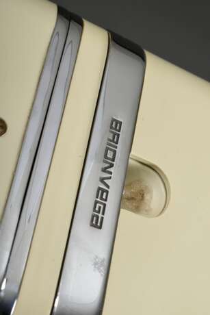 Brionvega Radio Modell TS502, Design: Marco Zanuso & Richard Sapper, cremefarben, 60er Jahre, 13x22x14cm, Gehäuse mit Riss, Batterieabdeckung lose, Alters- und Gebrauchsspuren - photo 3