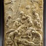 "Kreuzabnahme“ nach Guglielmo della Porta (ca. 1510-1577), großes Stucco Relief, 50x35,5cm (m.R. 54,5x40cm), div. kleine Defekte, ehem. Slg. Walter Vonficht/Allgäu - photo 1