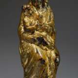 Skulptur „Muttergottes“, Metall vergoldet auf Eisenthron, um 1800, Sockel verso bez. "Andenken von Maria Zell", H. 13,9cm, berieben - photo 1