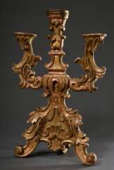 Geschnitzte dreiarmige Girandole im Barockstil, Holz vergoldet über Bolusgrund, Italien 20. Jh., 54x34x18cm, diverse Abplatzungen