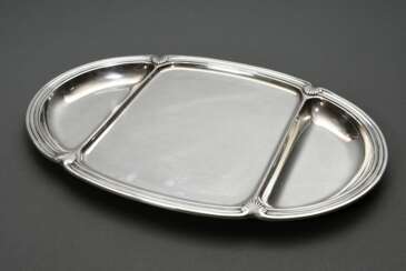 Cabaret in ovaler Form mit Muschelornamenten, mittig erhabene Platte mit seitlich vertieften Demi Lune Mulden, um 1900/1920, MZ: Puiforcat Paris, Silber 950, 1428g, 42,5x28,5cm, leichte Gebrauchsspuren