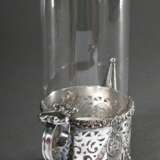 Handleuchter mit ornamental durchbrochenem Gestell und Kerzenlöscher sowie Glastubus, England, 19.Jh., H. 23,5cm - photo 3