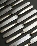 Cutlery. 10 Speisemesser mit Monogramm HS" in passendem Kasten, MZ: AK, Silber 800, L. 25cm, Druckstellen