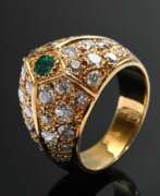 Übersicht. Reich besetzter Gelbgold 750 Ring mit Diamanten im Brillant-, Alt- und Achtkantschliff (zus. ca. 1.72ct/SI-P2/W-CR) sowie Smaragd (ca. 0.10ct), 14,8g, Gr. 55