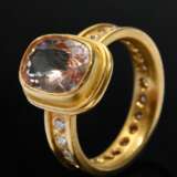 Handgefertigter Gelbgold 916 Ring mit Morganit (ca. 2.5ct) und Brillanten auf der Ringschiene (zus. ca. 0.74ct/VSI-P2/W-TCR), MZ: Mutabor (Frank Kutzick, Hbg.), 9,4g, Gr. 57 - фото 1