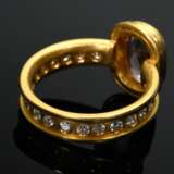 Handgefertigter Gelbgold 916 Ring mit Morganit (ca. 2.5ct) und Brillanten auf der Ringschiene (zus. ca. 0.74ct/VSI-P2/W-TCR), MZ: Mutabor (Frank Kutzick, Hbg.), 9,4g, Gr. 57 - фото 4