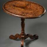 Ovaler Eichen Snaptop Tisch in rustikaler Façon, England 18./19.Jh., 68/99x61x45cm, schöne Alterspatina, Riss in der Platte - Foto 1