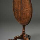 Ovaler Eichen Snaptop Tisch in rustikaler Façon, England 18./19.Jh., 68/99x61x45cm, schöne Alterspatina, Riss in der Platte - фото 2