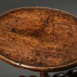 Ovaler Eichen Snaptop Tisch in rustikaler Façon, England 18./19.Jh., 68/99x61x45cm, schöne Alterspatina, Riss in der Platte - Foto 5