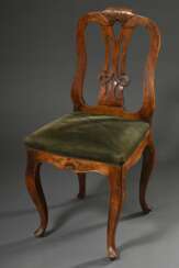 Barocker Stuhl mit geschwungenen Beinen, beschnitztem Gestell "Blumen" und "Knoten" im Rückenbrett, grünes Kordpolster, 2. Hälfte 18.Jh., H. 45/94cm