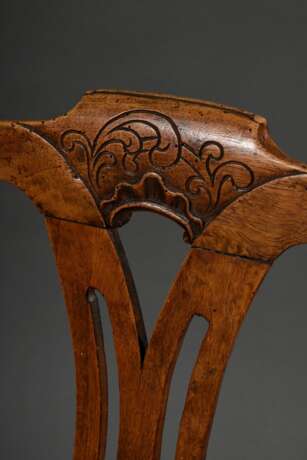 Barocker Stuhl mit geschwungenen Beinen, beschnitztem Gestell "Blumen" und "Knoten" im Rückenbrett, grünes Kordpolster, 2. Hälfte 18.Jh., H. 45/94cm - Foto 3